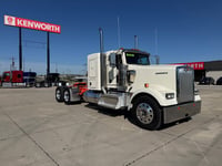 2025 Kenworth W900 in St. Joseph, MO — photo 2