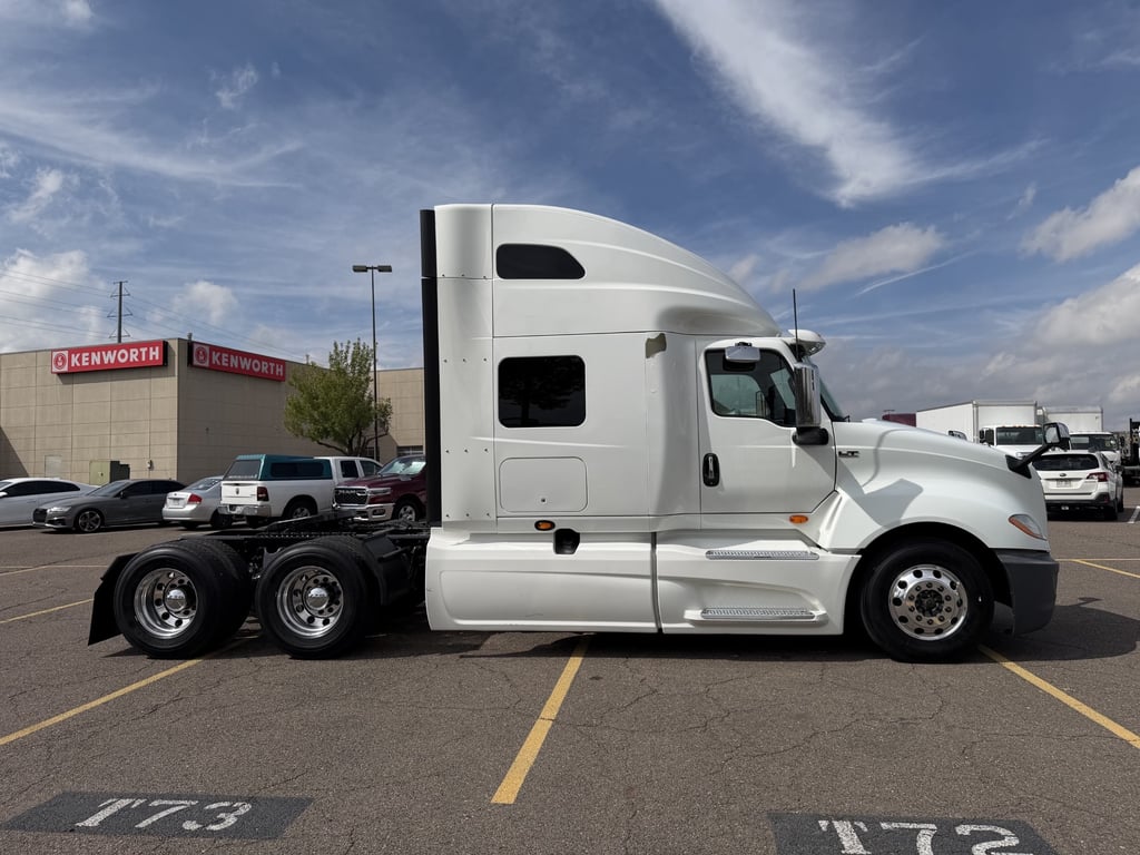 2019 International LT in Denver, CO — photo 2
