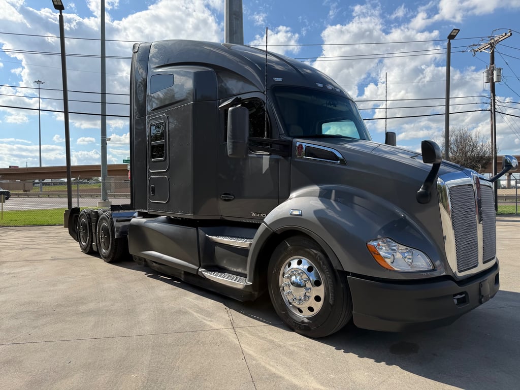 2022 Kenworth T680 in Fort Worth, TX