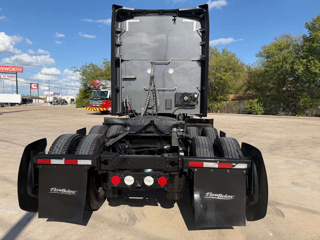2022 Kenworth T680 in Fort Worth, TX — photo 5