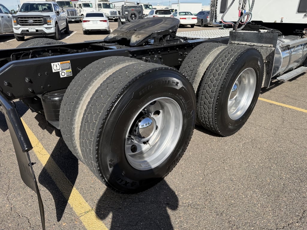 2023 Kenworth T880 in Denver, CO — photo 4