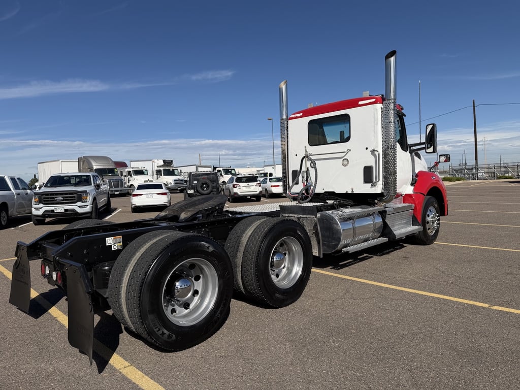 2023 Kenworth T880 in Denver, CO — photo 3