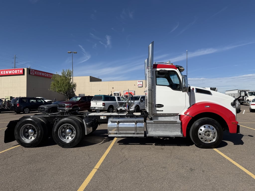 2023 Kenworth T880 in Denver, CO — photo 2