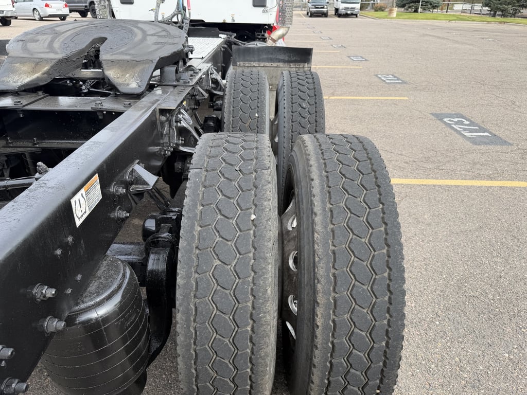 2023 Kenworth T880 in Denver, CO — photo 5