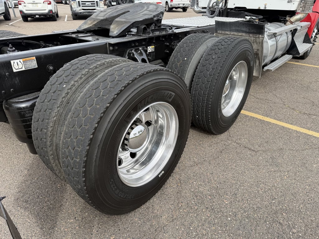2023 Kenworth T880 in Denver, CO — photo 4