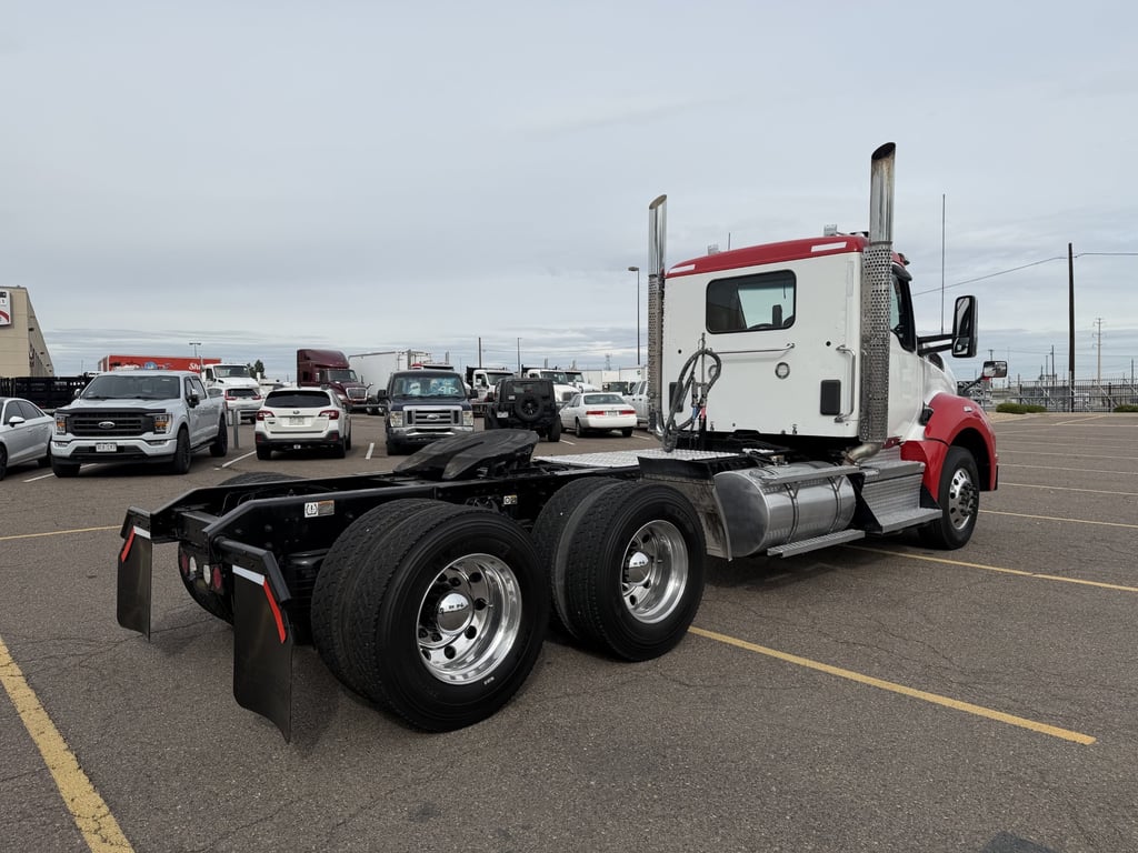 2023 Kenworth T880 in Denver, CO — photo 3