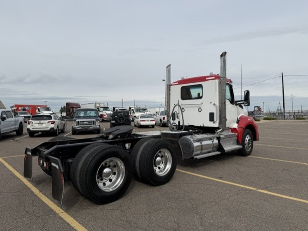 2023 Kenworth T880 in Denver, CO — photo 3