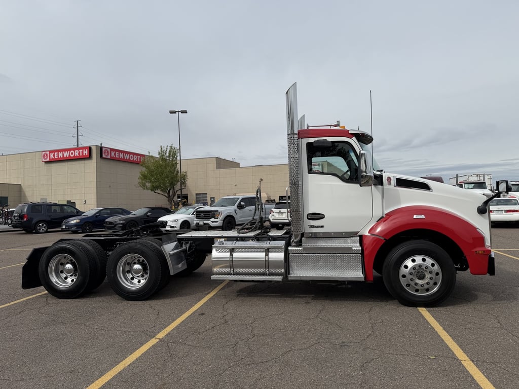 2023 Kenworth T880 in Denver, CO — photo 2