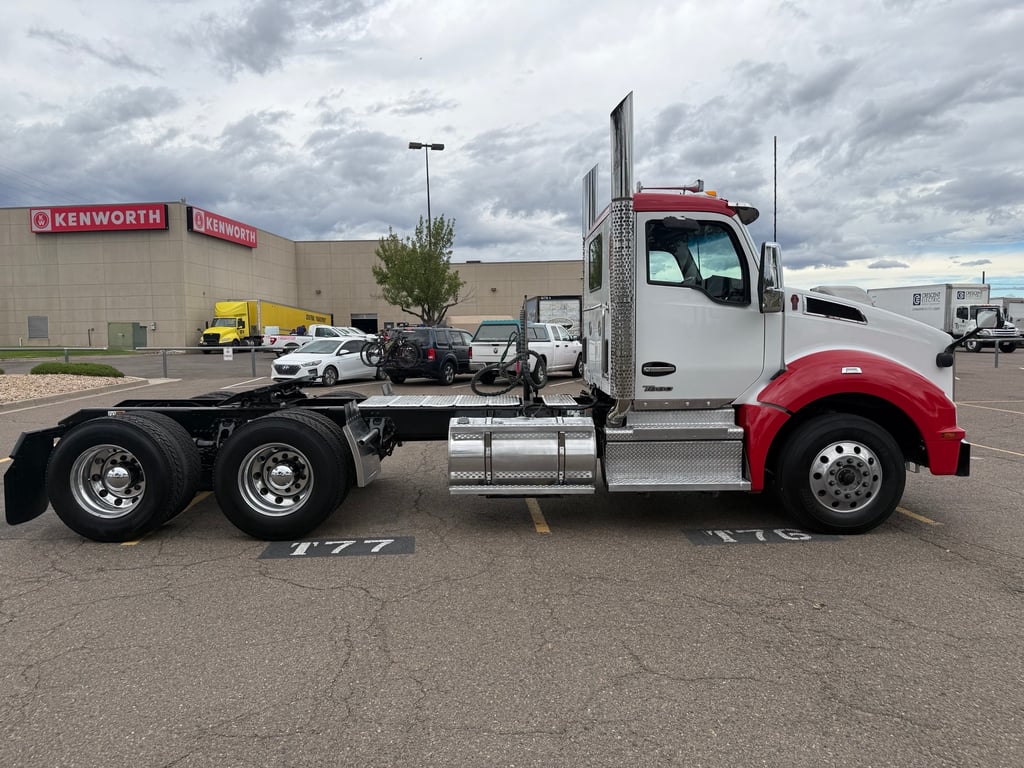 2023 Kenworth T880 in Denver, CO — photo 3