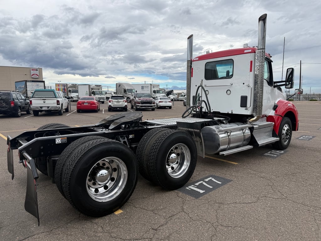 2023 Kenworth T880 in Denver, CO — photo 4