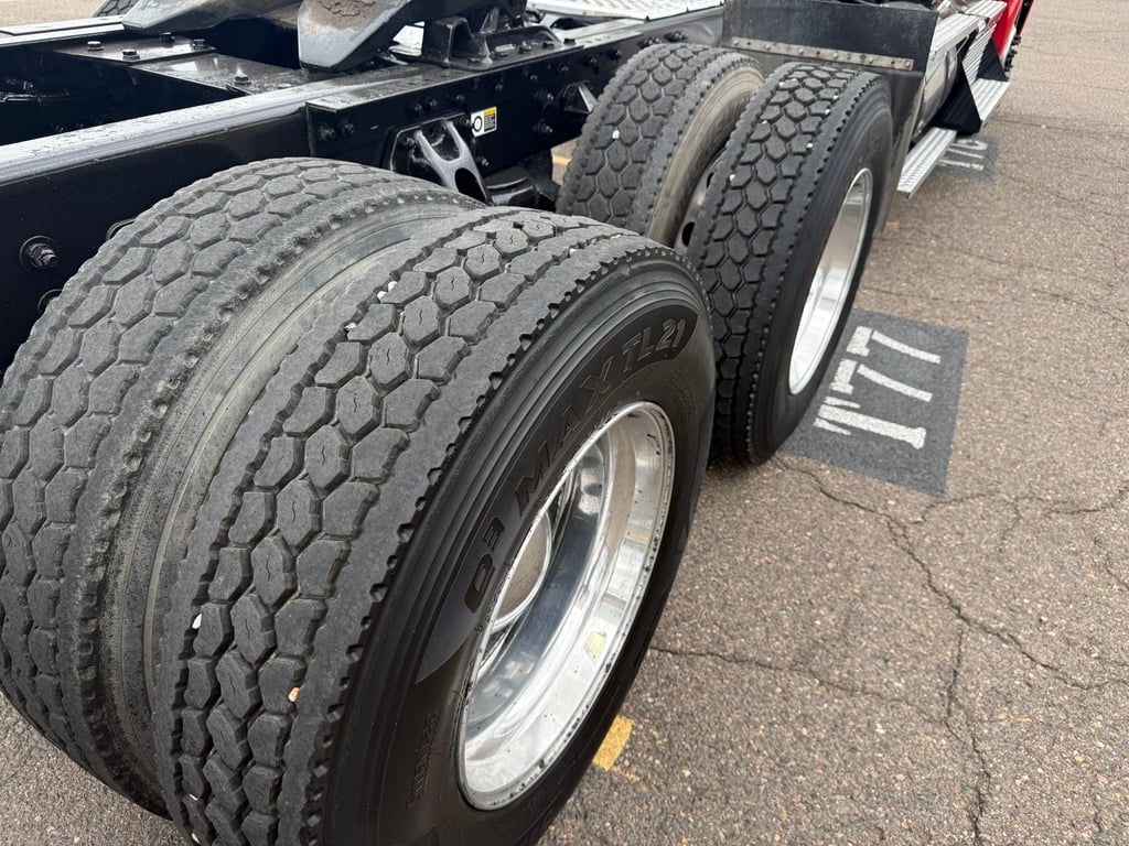 2023 Kenworth T880 in Denver, CO — photo 5