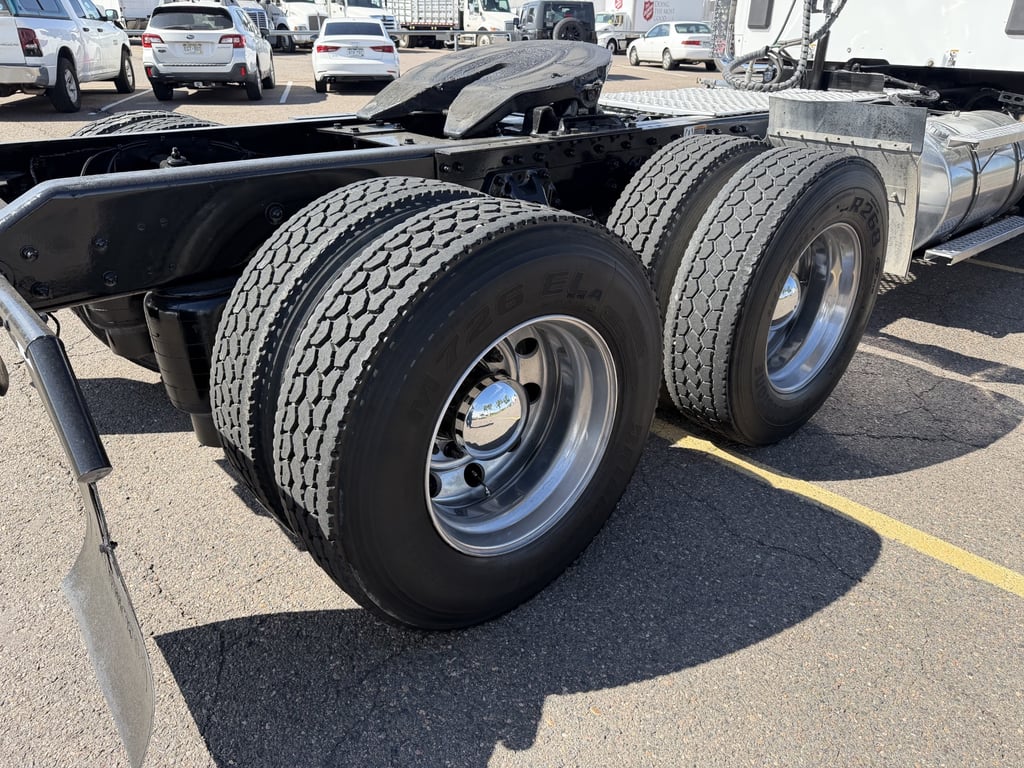 2023 Kenworth T880 in Denver, CO — photo 4