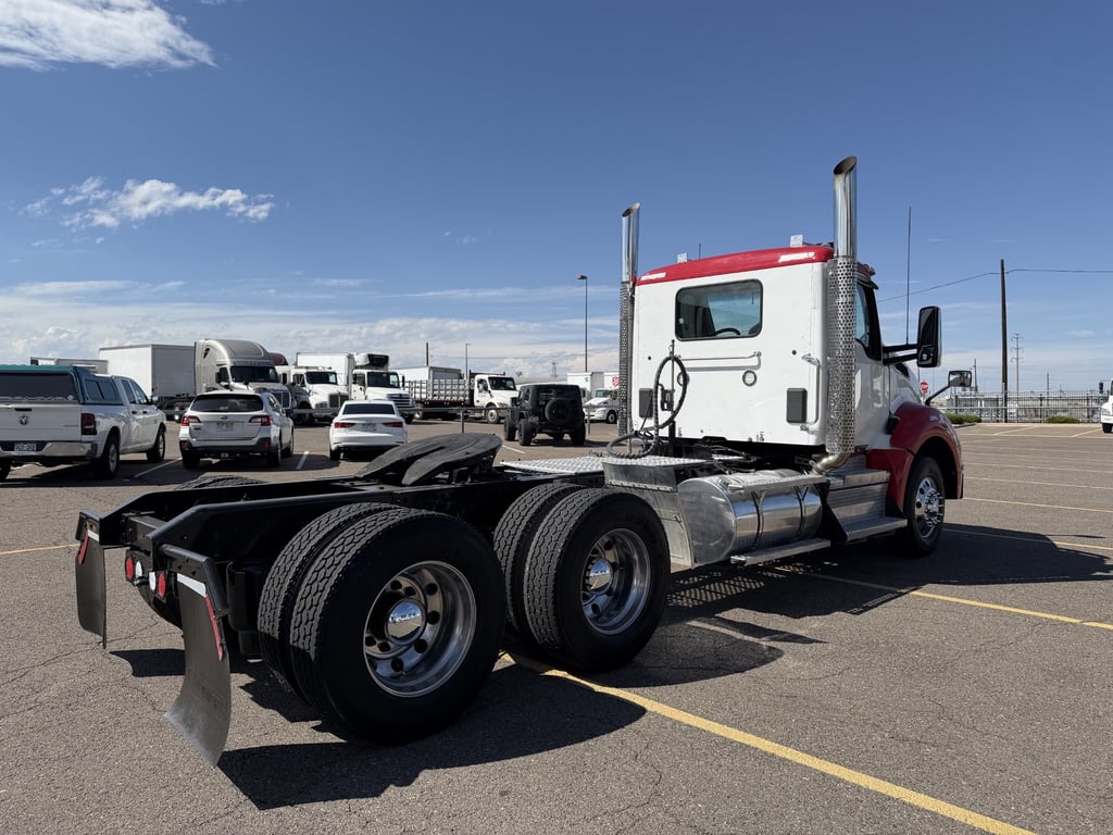 2023 Kenworth T880 in Denver, CO — photo 3