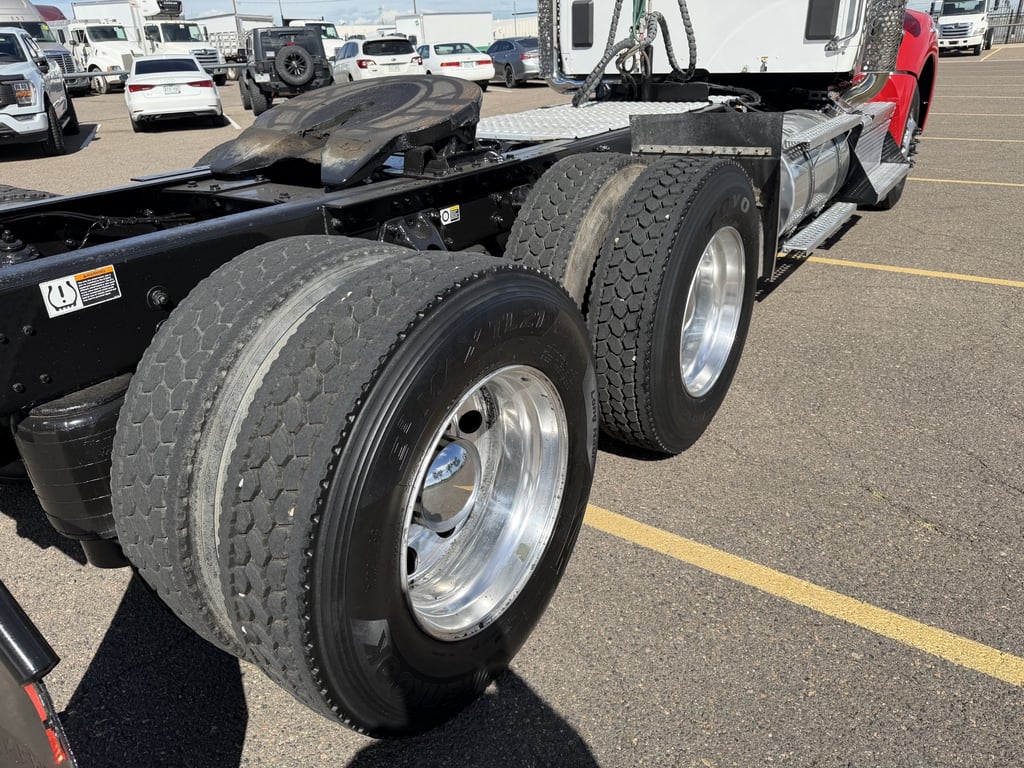 2023 Kenworth T880 in Denver, CO — photo 4