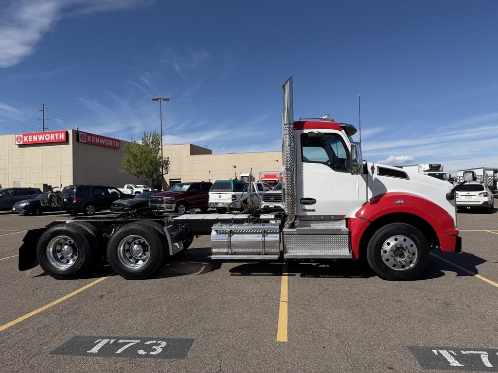 2023 Kenworth T880 in Denver, CO — photo 2