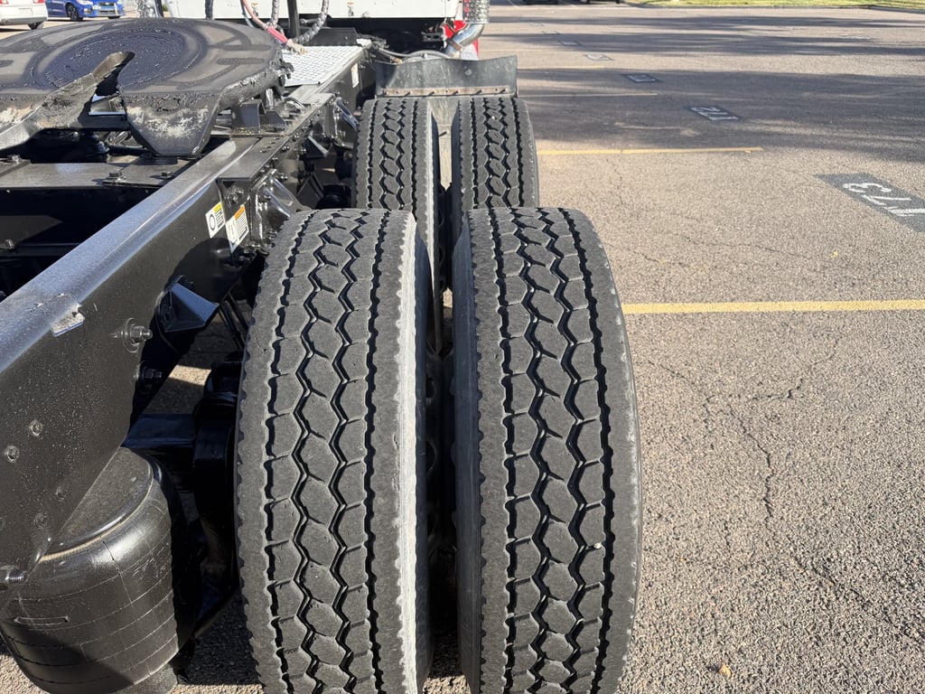 2023 Kenworth T880 in Denver, CO — photo 5
