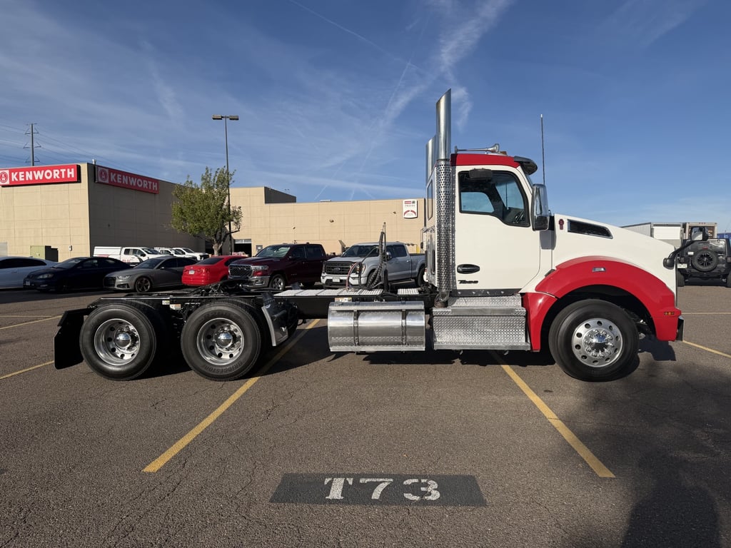 2023 Kenworth T880 in Denver, CO — photo 2