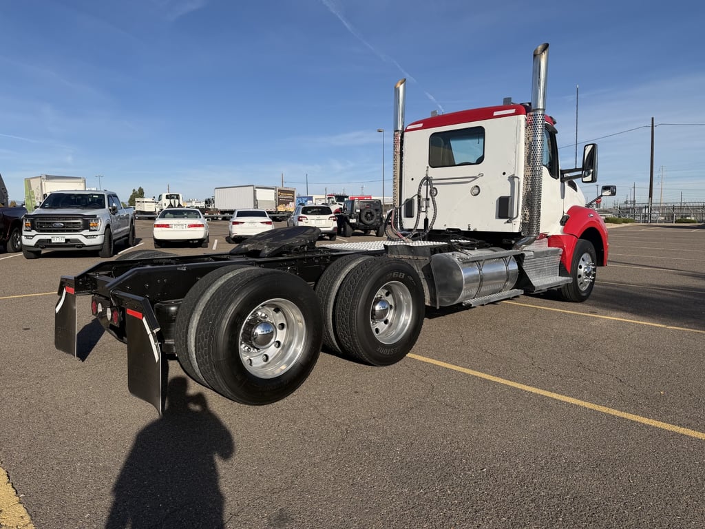 2023 Kenworth T880 in Denver, CO — photo 3