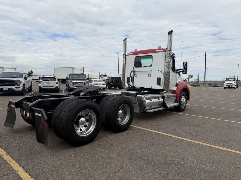 2023 Kenworth T880 in Denver, CO — photo 3