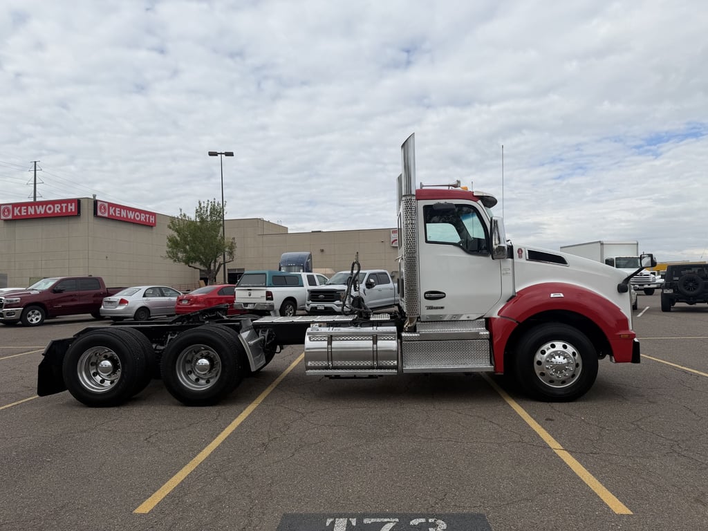 2023 Kenworth T880 in Denver, CO — photo 2