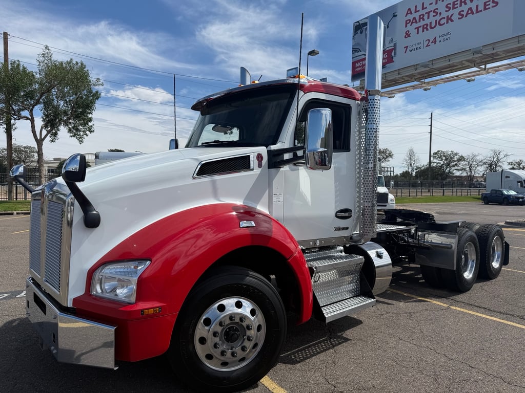 2023 Kenworth T880 in Denver, CO — photo 3