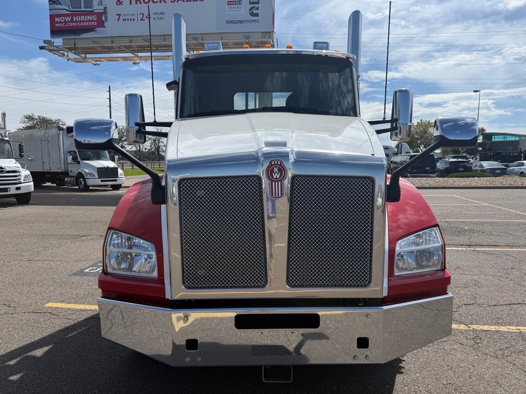 2023 Kenworth T880 in Denver, CO — photo 2
