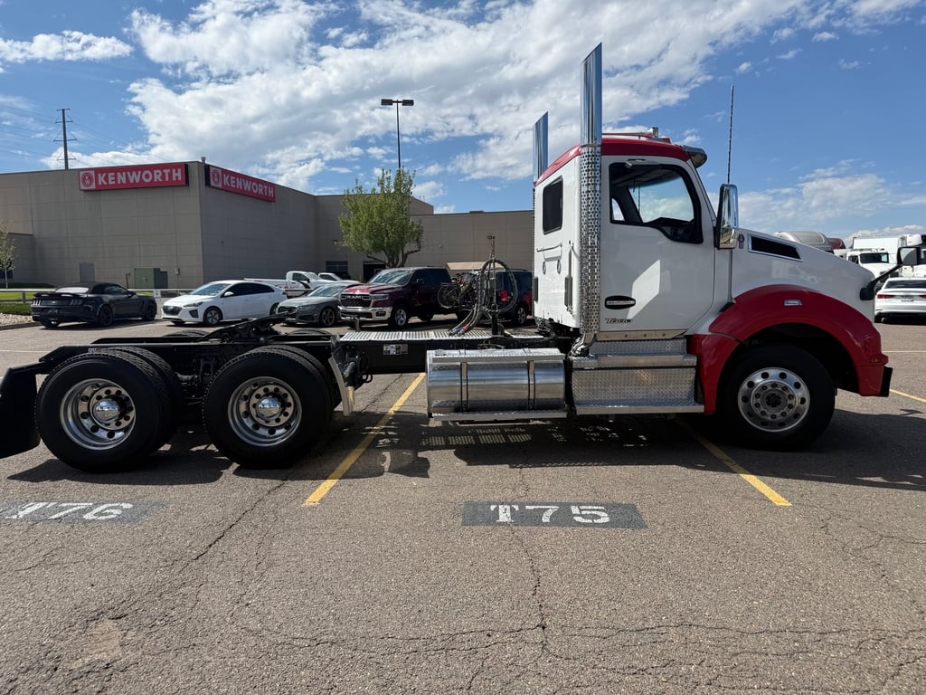 2023 Kenworth T880 in Denver, CO — photo 4
