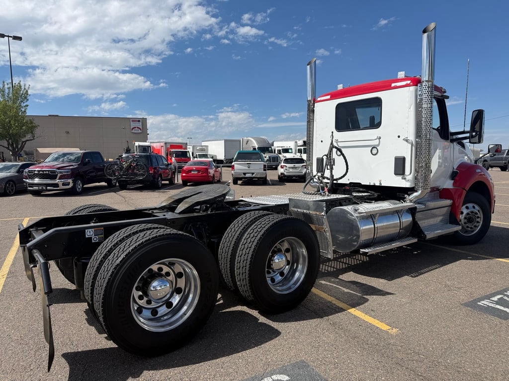 2023 Kenworth T880 in Denver, CO — photo 5