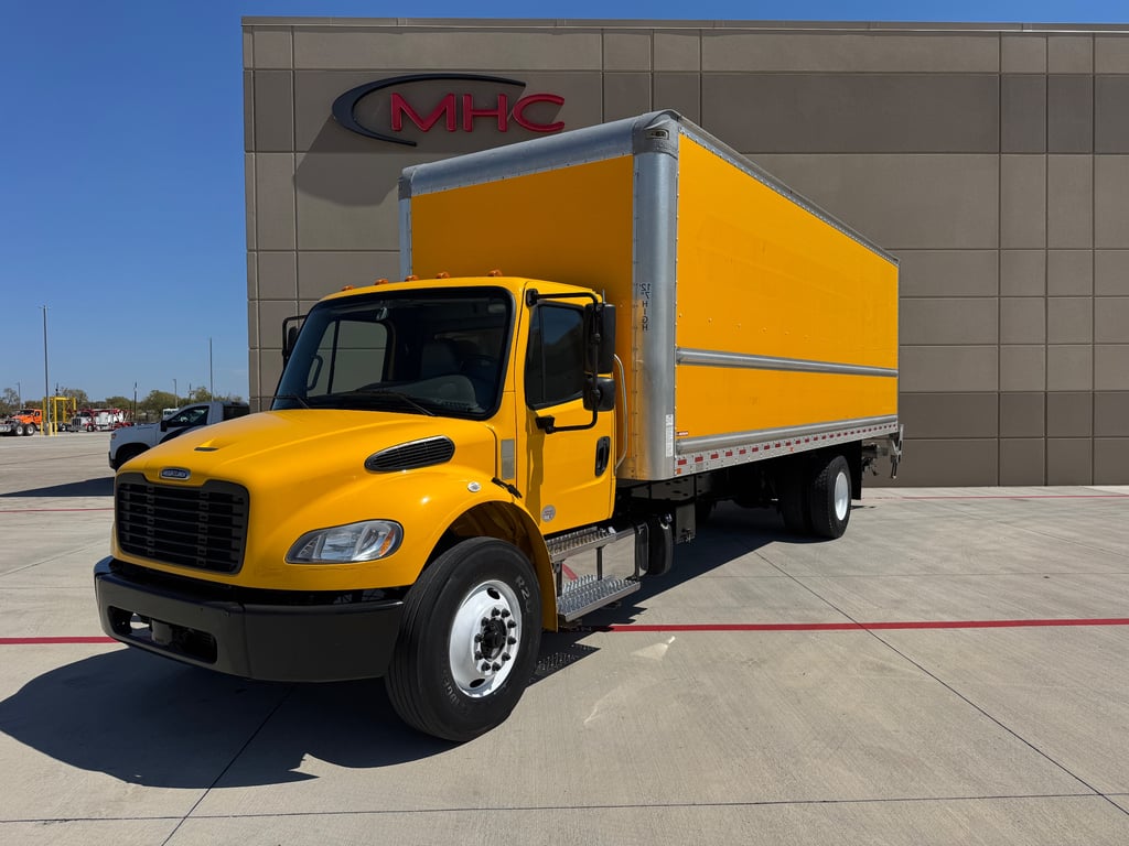2022 Freightliner M2 106 in Denton — photo 2