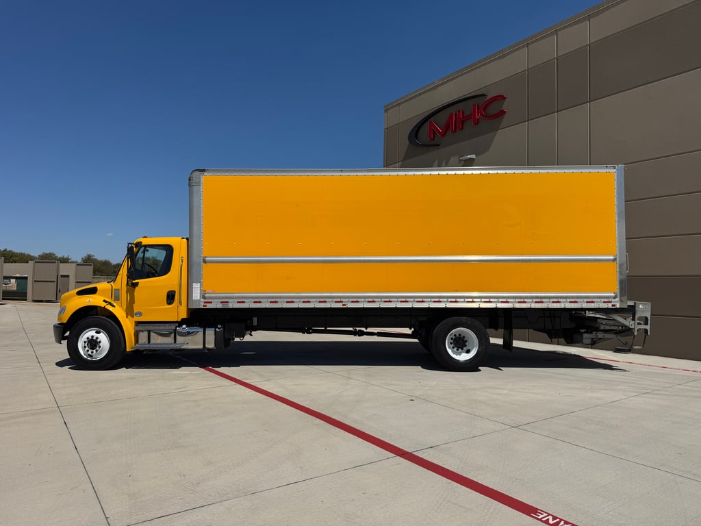 2022 Freightliner M2 106 in Denton — photo 7