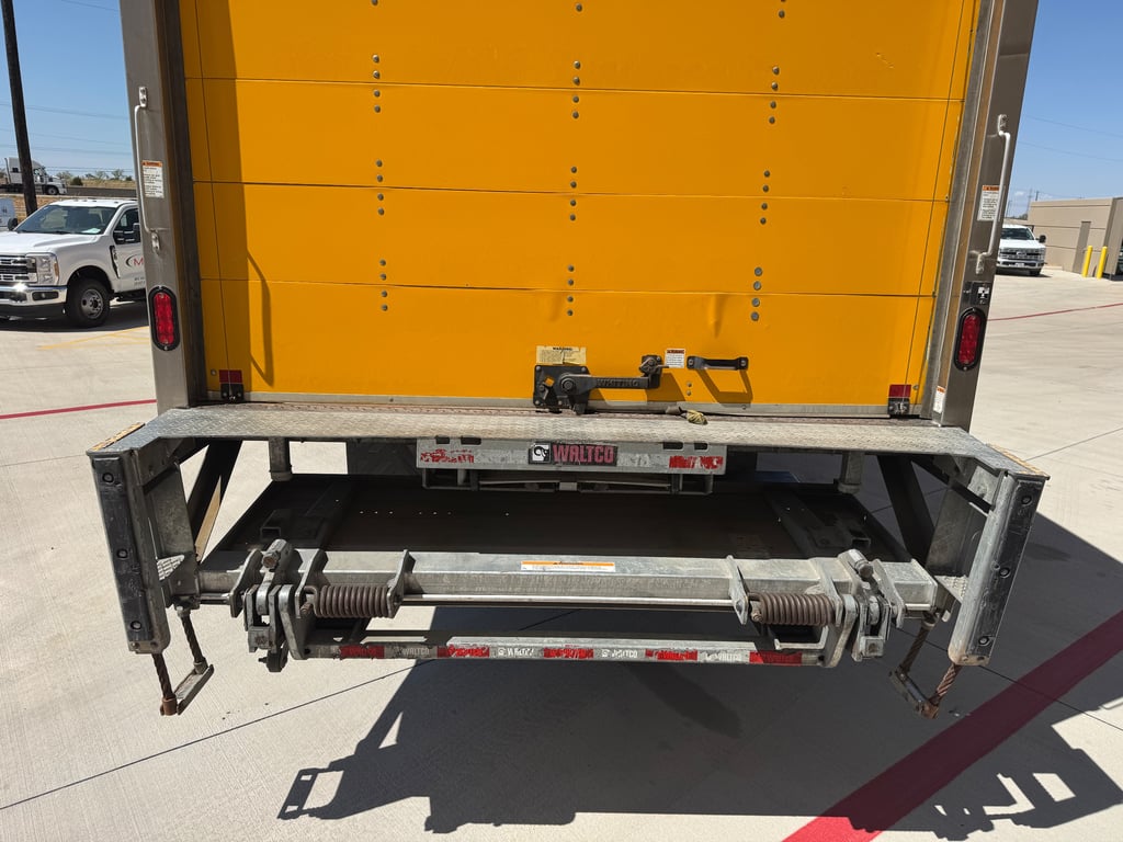 2022 Freightliner M2 106 in Denton — photo 8