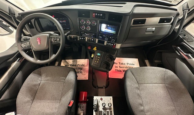 2027 Kenworth T880 in Knoxville, TN — photo 2