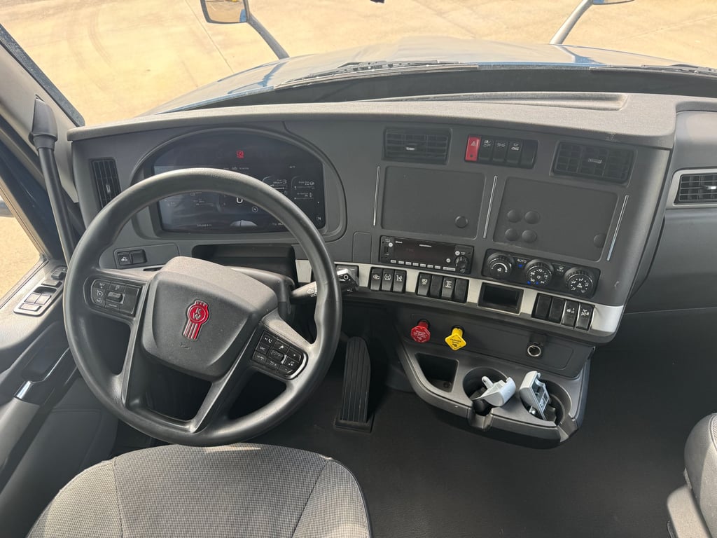 2024 Kenworth T680 in Kingsport, TN — photo 3