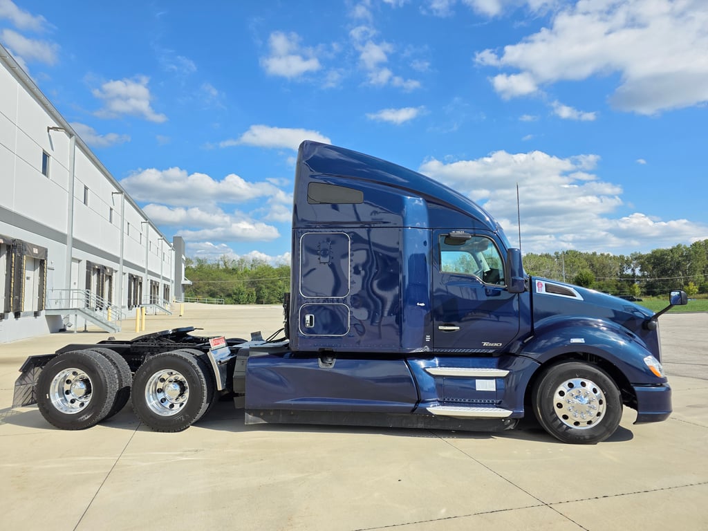 2018 Kenworth T680 in Kansas City, MO — photo 3