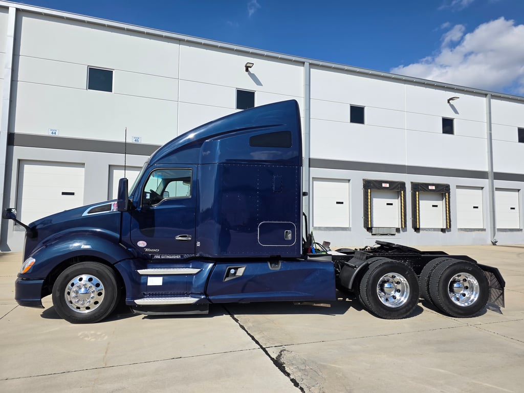 2018 Kenworth T680 in Kansas City, MO — photo 6