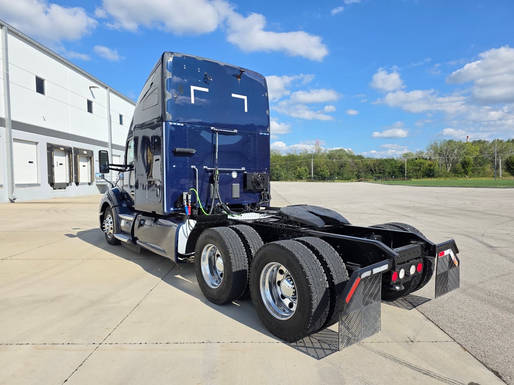 2018 Kenworth T680 in Kansas City, MO — photo 8
