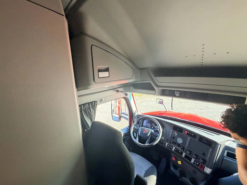 2023 Kenworth T680 in Knoxville, TN — photo 3