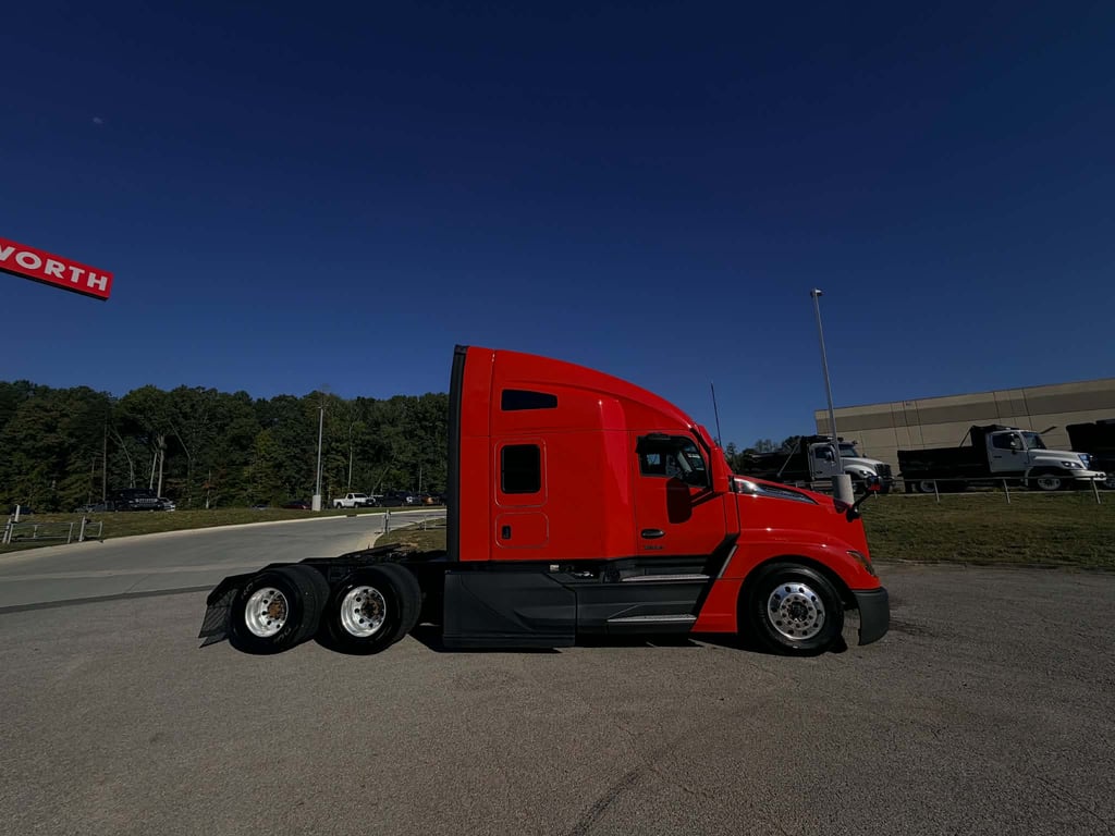 2023 Kenworth T680 in Knoxville, TN — photo 4
