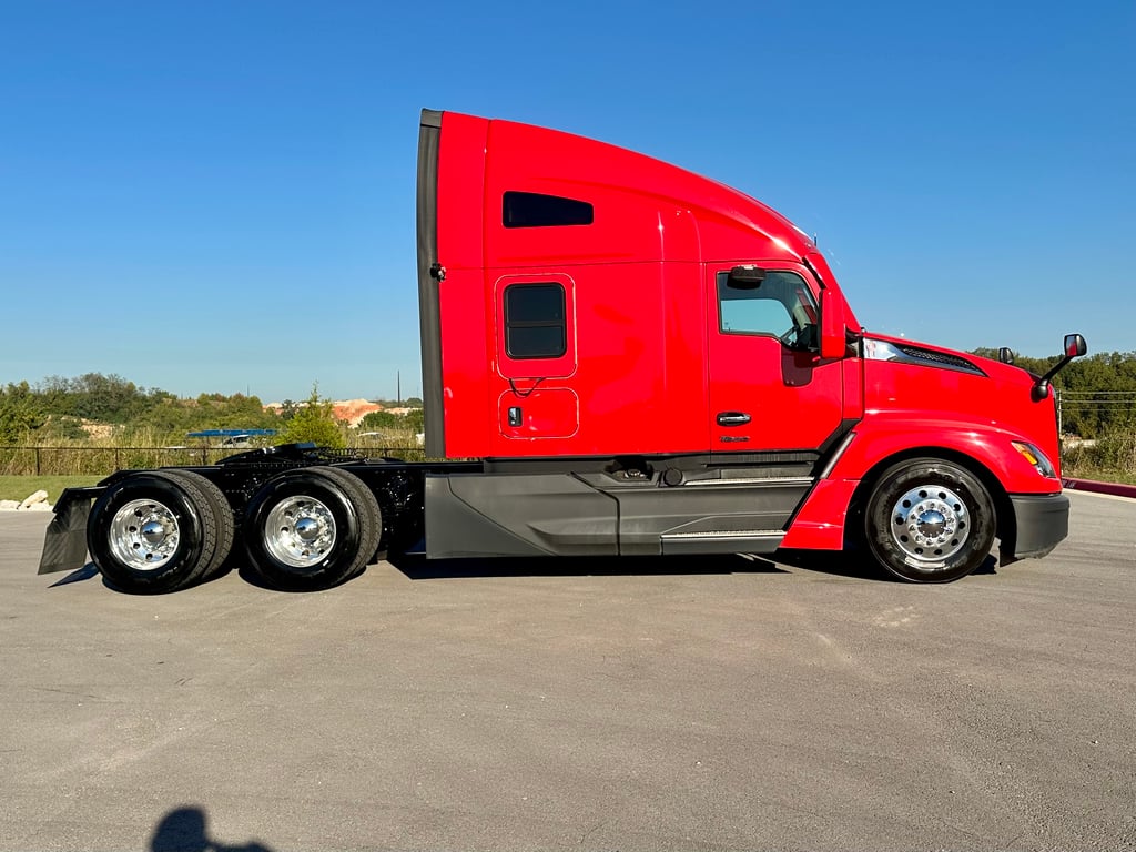 2023 Kenworth T680 in Springdale, AR — photo 8