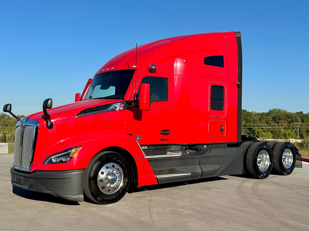 2023 Kenworth T680 in Springdale, AR — photo 2