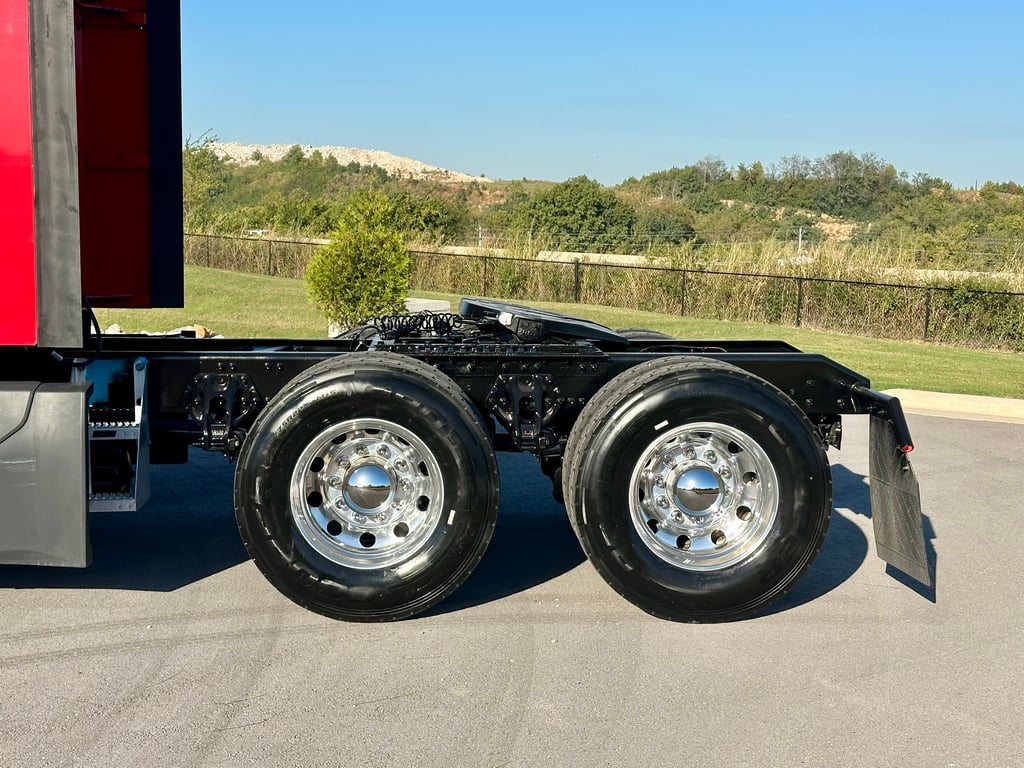 2023 Kenworth T680 in Springdale, AR — photo 4