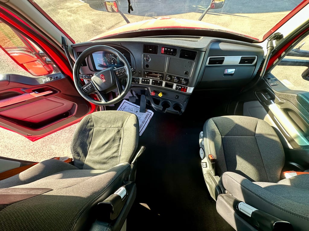 2023 Kenworth T680 in Springdale, AR — photo 3
