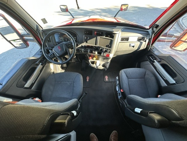 2023 Kenworth T680 in Chattanooga, TN — photo 3