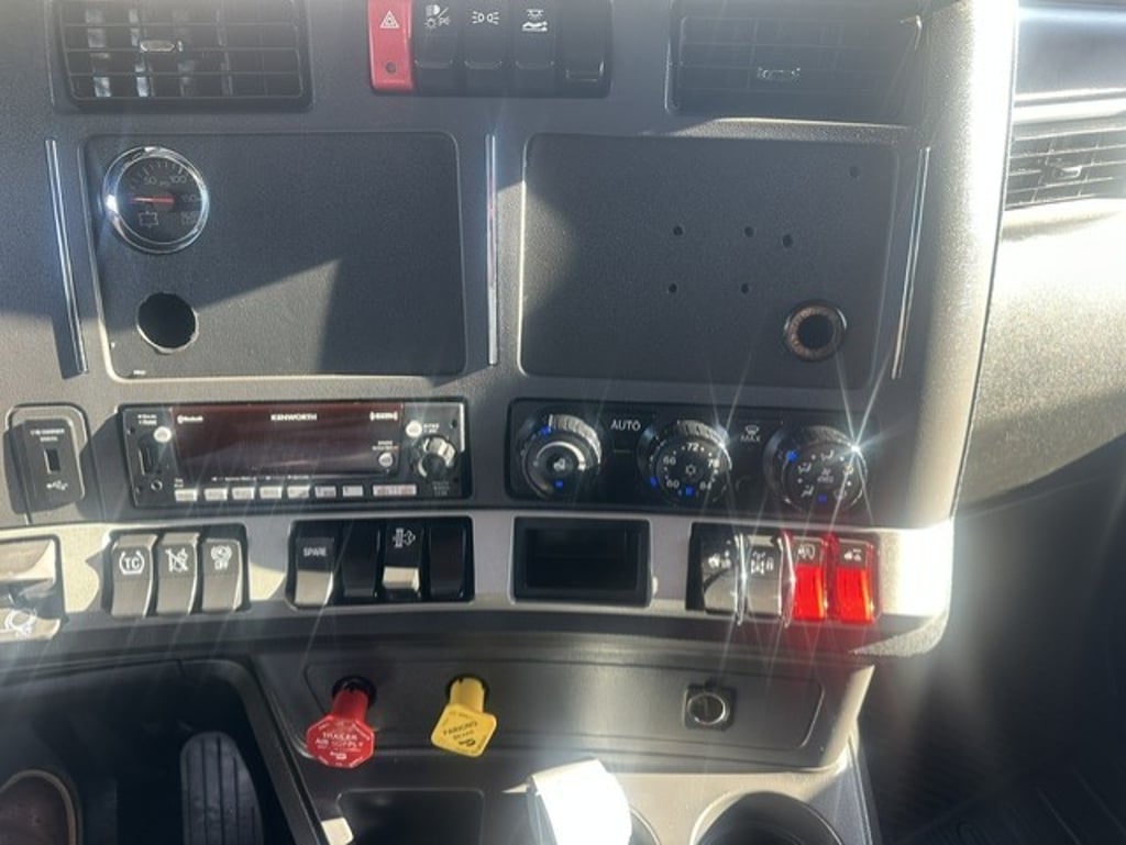 2023 Kenworth T680 in Chattanooga, TN — photo 8