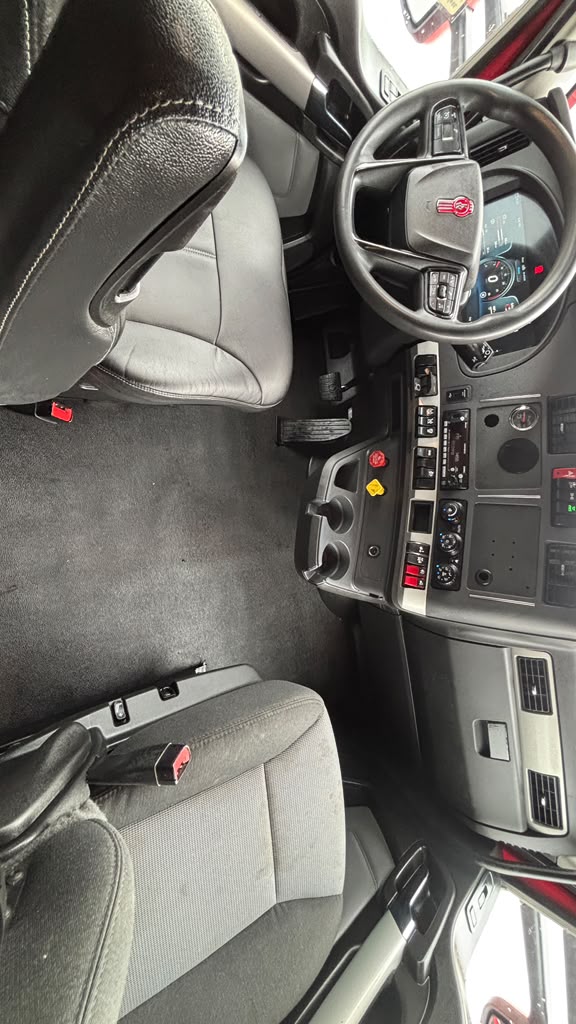 2023 Kenworth T680 in El Paso, TX — photo 3