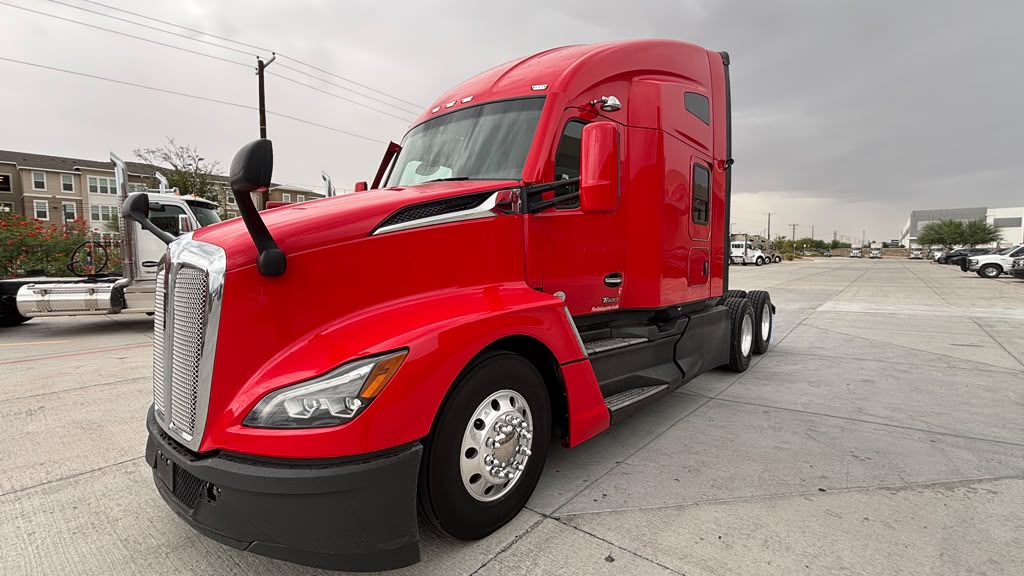 2023 Kenworth T680 in El Paso, TX — photo 7