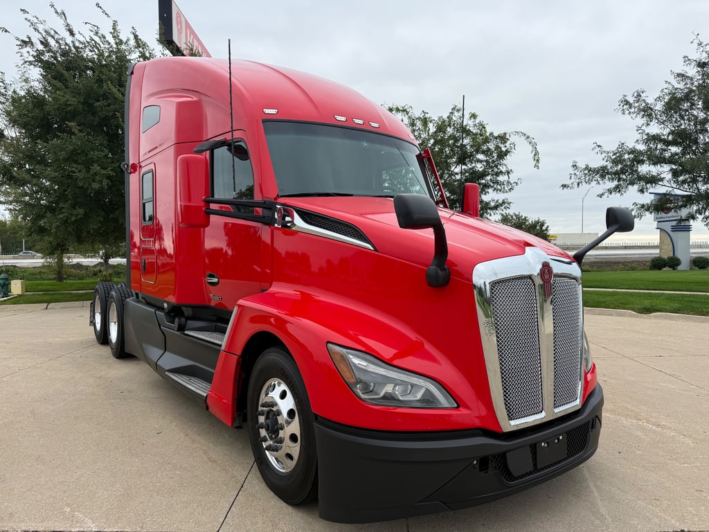 2023 Kenworth T680 in Cedar Rapids, IA