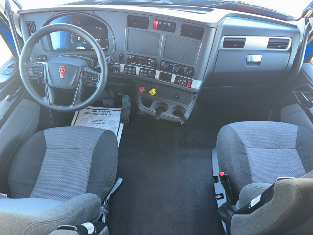 2023 Kenworth T680 in Dallas, TX — photo 3
