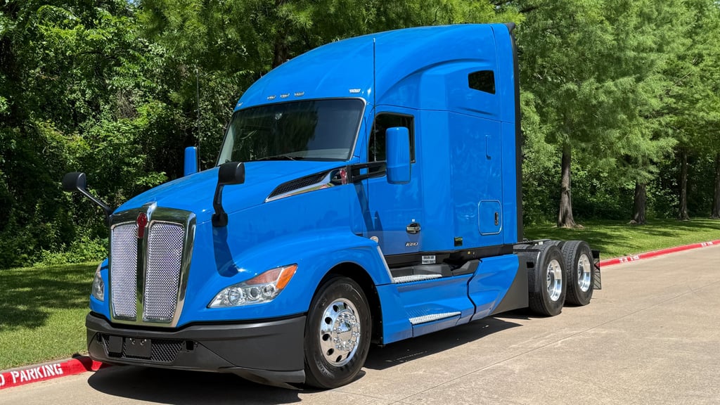 2023 Kenworth T680 in Dallas, TX — photo 2
