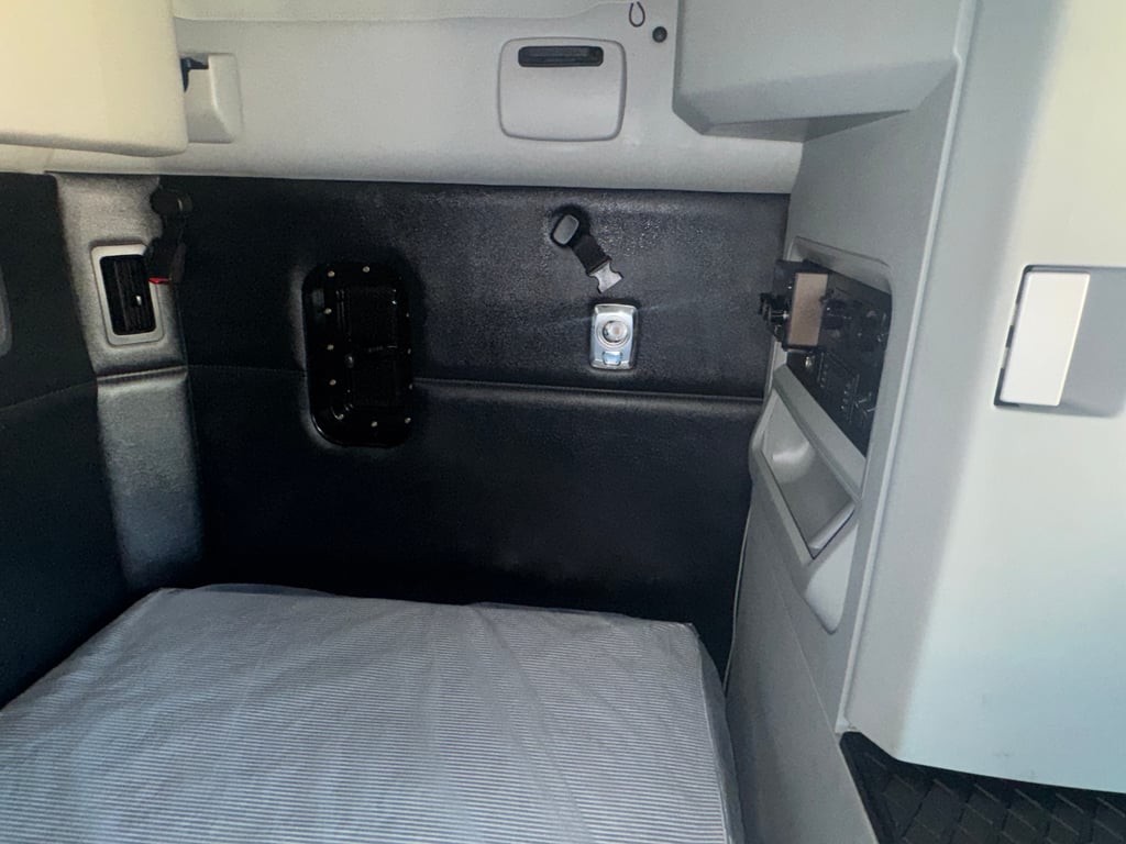 2023 Kenworth T680 in Dallas, TX — photo 5